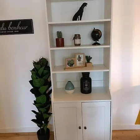 Le Yellow Corner - Place Ney Apartamento